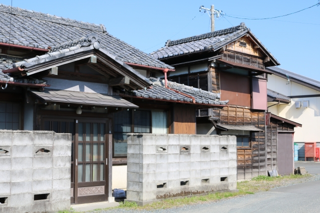 古い空き家の画像